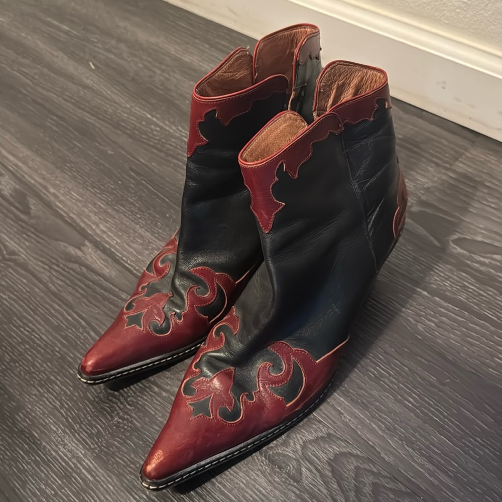 Gorgeous cowboy style booties
